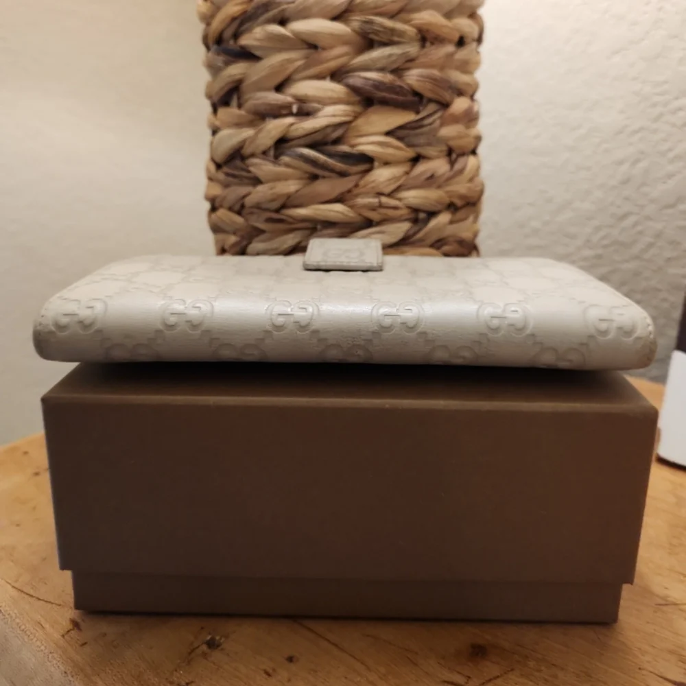 Gucci authentic wallet